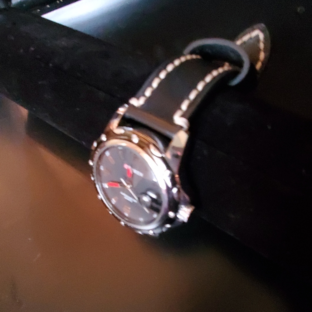 Watch - Picture 2 of 6